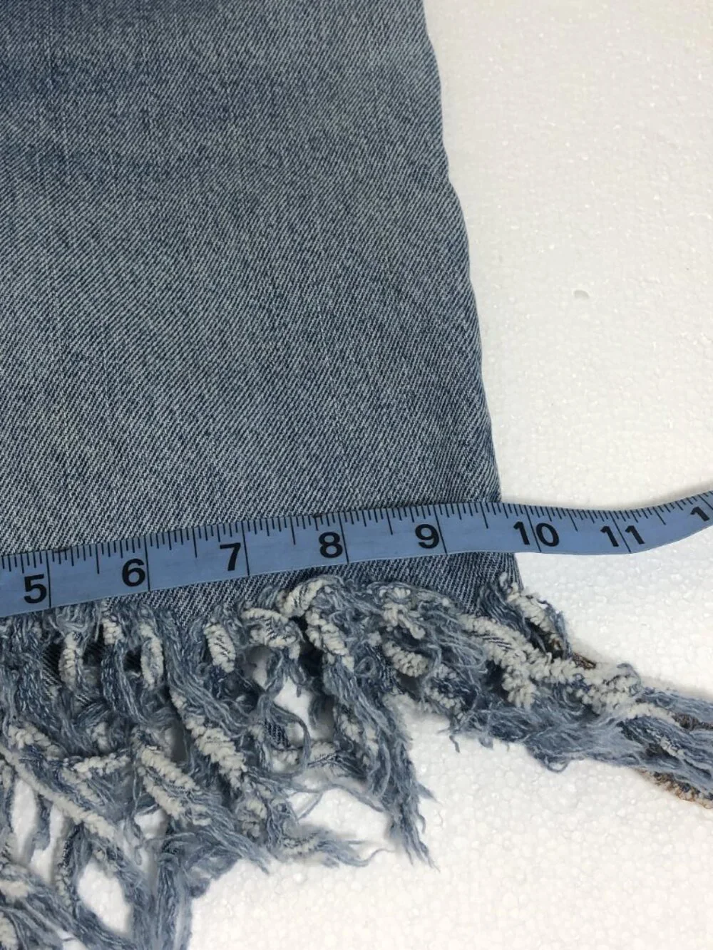 Vintage Levi's 550 Women's Denim Distressed Shorts Heavily Frayed Hem Size 14